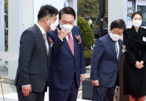 한국보도사진전 참석한 윤석열