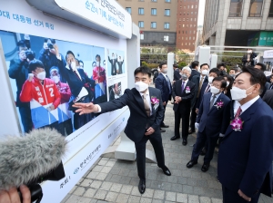 한국보도사진전 참석한 윤석열