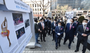 한국보도사진전 참석한 윤석열