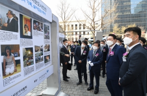 한국보도사진전 참석한 윤석열