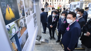 한국보도사진전 참석한 윤석열