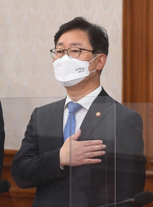 검수완박 앞둔 박범계 국무회의 참석