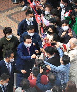 수원 주민간담회 찾은 윤석열