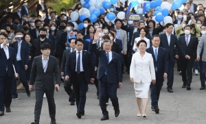 문재인 대통령 청와대 마지막 퇴근길