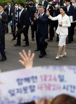 문재인 대통령 청와대 마지막 퇴근길