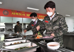 이준석 백령도 해병대 6여단 방문