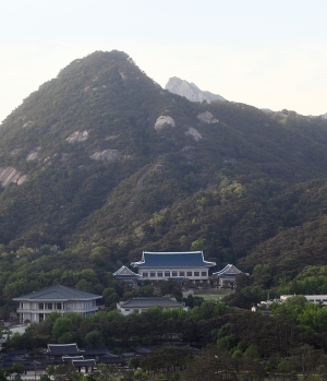 문재인 대통령 마지막 퇴근 앞둔 청와대