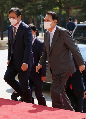 윤석열 첫 시정연설 입장