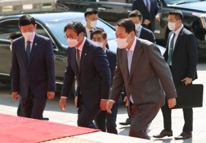 윤석열 첫 시정연설 입장