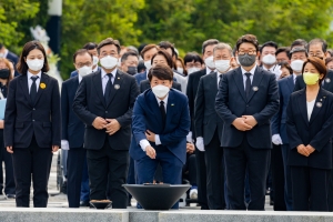 고 노무현 전 대통령 서거 13주기 추도식 및 참배