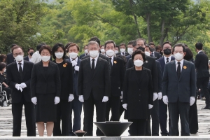 고 노무현 전 대통령 서거 13주기 추도식 및 참배