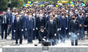 고 노무현 전 대통령 서거 13주기 추도식 및 참배