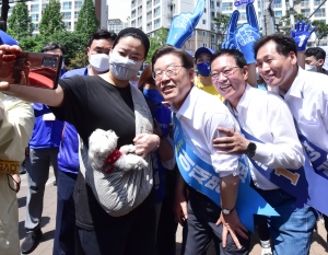 모래내시장 찾은 이재명 후보