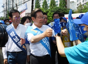 모래내시장 찾은 이재명 후보