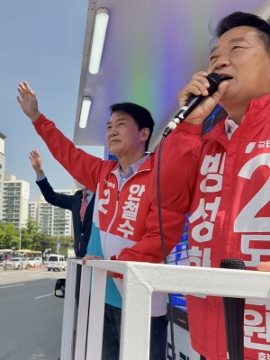 당선 후 시민들에게 인사하는 안철수