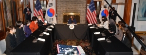 해리스 부통령 여성계 대표 간담회