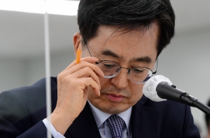 국정감사에서 답변하는 김동연 경기도지사