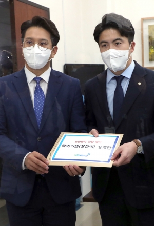 야당, 정진석·권성동 징계안 국회 제출