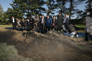 강릉 낙탄 사고 현장 찾은 민주당 국방위원