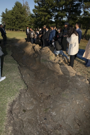 강릉 낙탄 사고 현장 찾은 민주당 국방위원