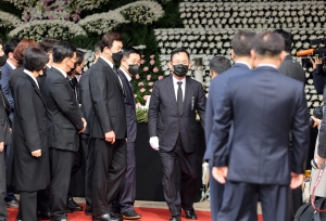 주호영 원내대표 서울광장 합동분향소 조문