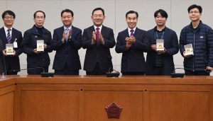 국회 공무직근로자 벌꿀 증정식