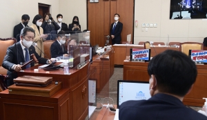 과방위, 방송법 개정안 민주당 단독 처리