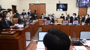 과방위, 방송법 개정안 민주당 단독 처리