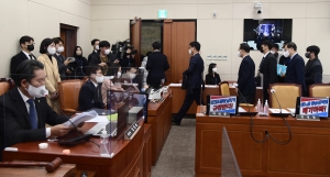 과방위, 방송법 개정안 민주당 단독 처리