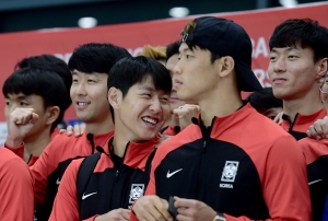 한국 축구대표팀, 카타르 월드컵 마치고 귀국