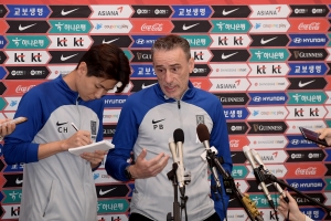 한국 축구대표팀, 카타르 월드컵 마치고 귀국