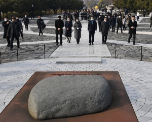 김경수 노무현 전 대통령 묘역 참배