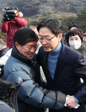 김경수 노무현 전 대통령 묘역 참배