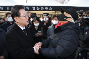 더불어민주당, 이태원 참사 분향소 조문