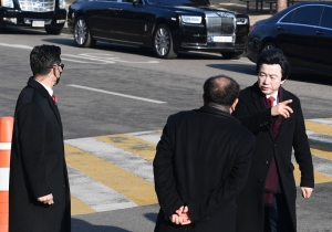 국회 등장한 허경영 롤스로이스