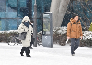 출근길 눈 스케치