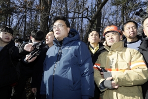 구룡마을 찾은 정진석