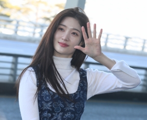 정채연 이탈리아 밀라노 출국