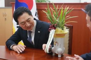 윤석열 축하난 받은 김기현
