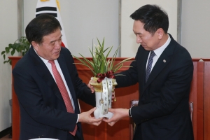 윤석열 축하난 받은 김기현