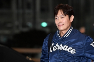 배우 이병헌 출국