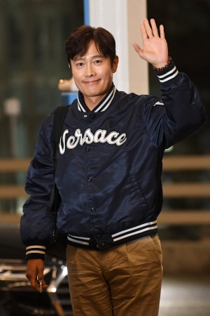 배우 이병헌 출국