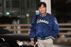배우 이병헌 출국