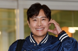 배우 이병헌 출국