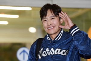 배우 이병헌 출국