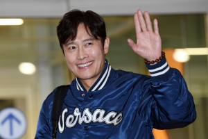 배우 이병헌 출국