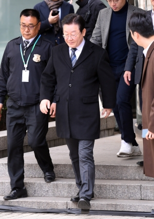 법원 출석한 이재명