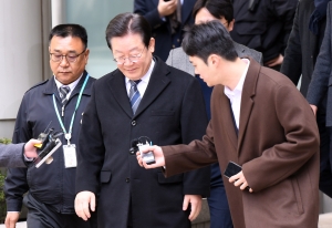 법원 출석한 이재명