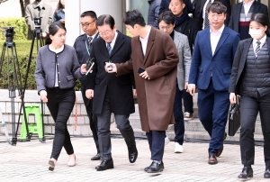 법원 출석한 이재명