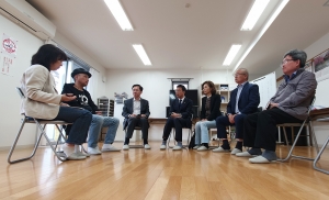 원전 노동자와 피난민 면담하는 민주당 후쿠시마 오염수 대책단